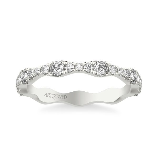 31-V1088Y-L.00 - ARTCARVED -  Classic Wedding Band with Graduated Diamond sizes and scalloping design - Image 2